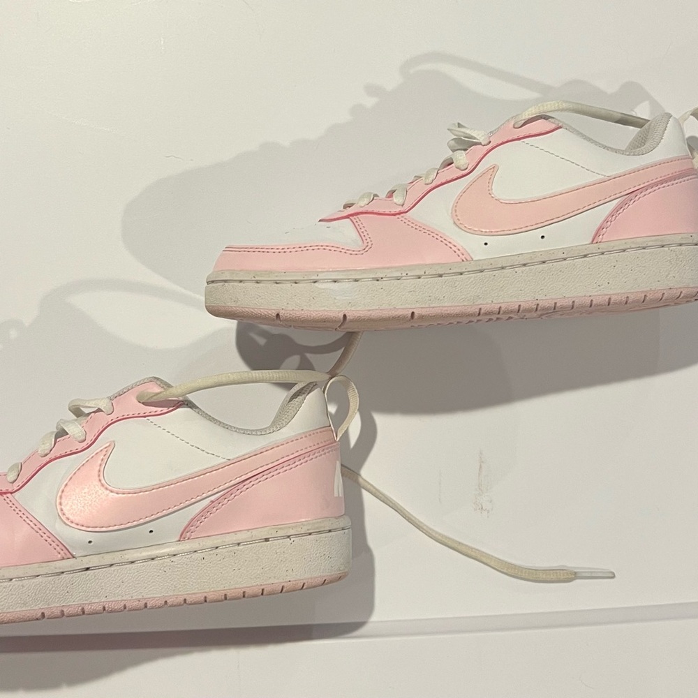 Nike Sneakers in Pink and White
